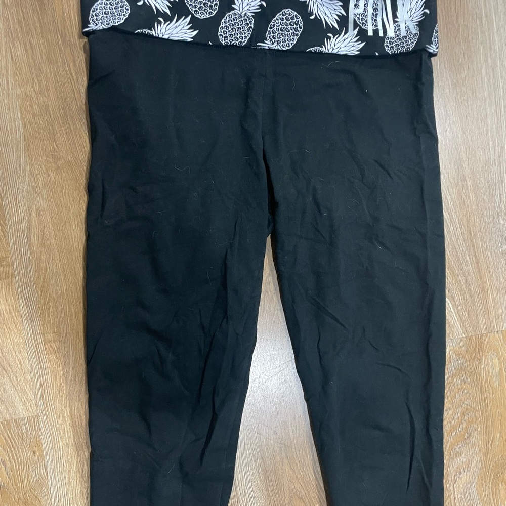 Victoria's Secret Black Pineapple Print Capris